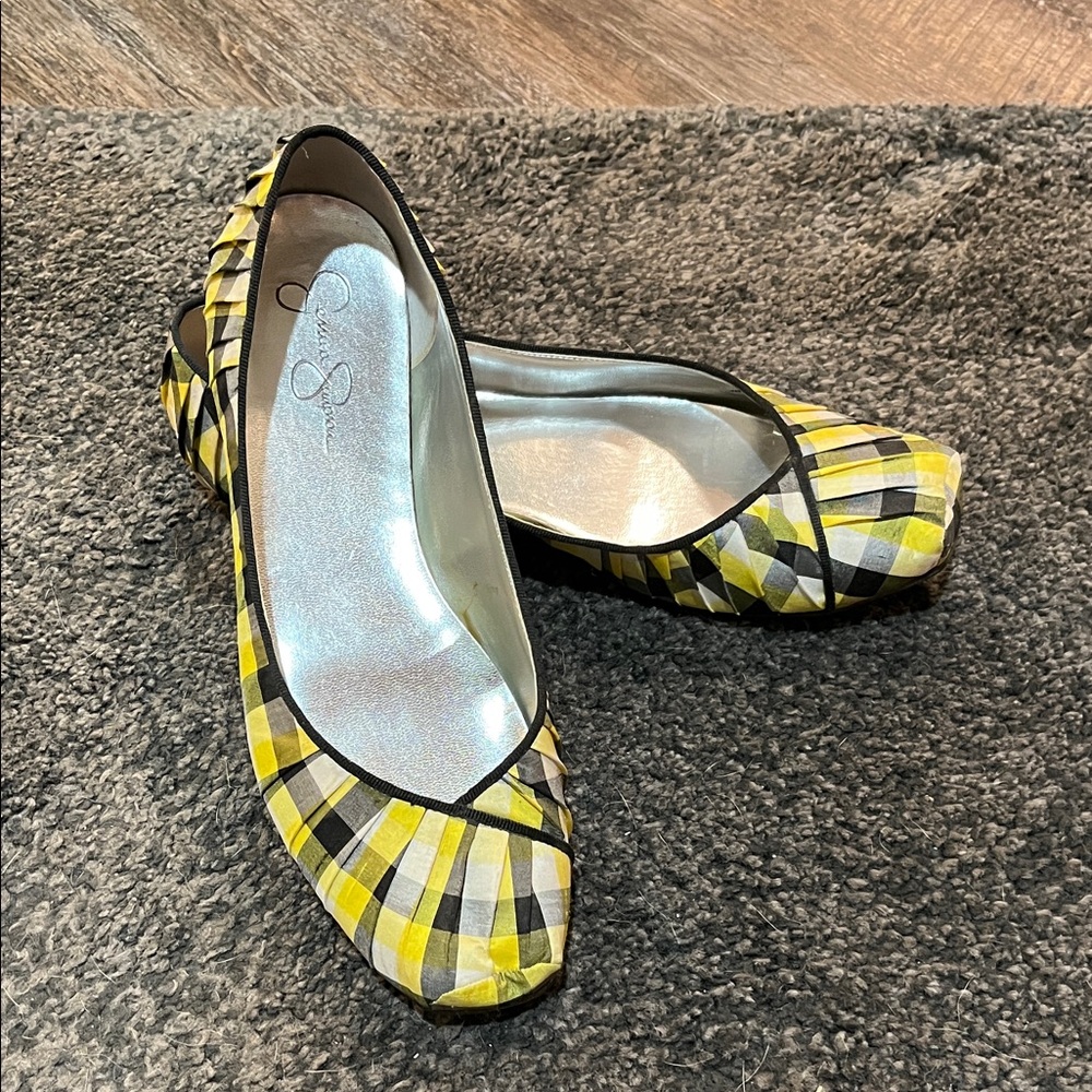 Jessica Simpson slip on flats. Black/Yellow. Size 10B. Comfortable.